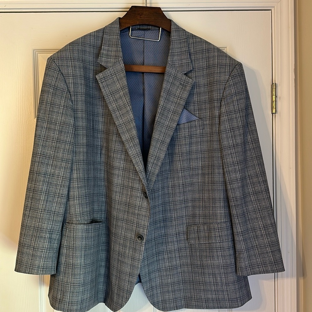 Men’s sports coat size 3xl 54-56R. Sleeves have been shortened to 23 inches.